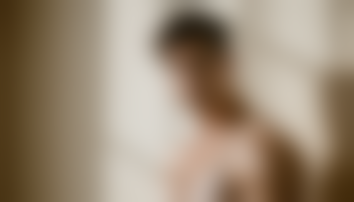 découvrez le témoignage et l'analyse d'hommes qui choisissent la lingerie féminine, un choix intime et pleinement assumé, brisant les tabous et explorant leur identité.